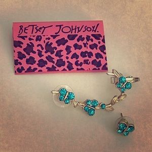 Betsey Johnson ear cuff and matching stud 🦋